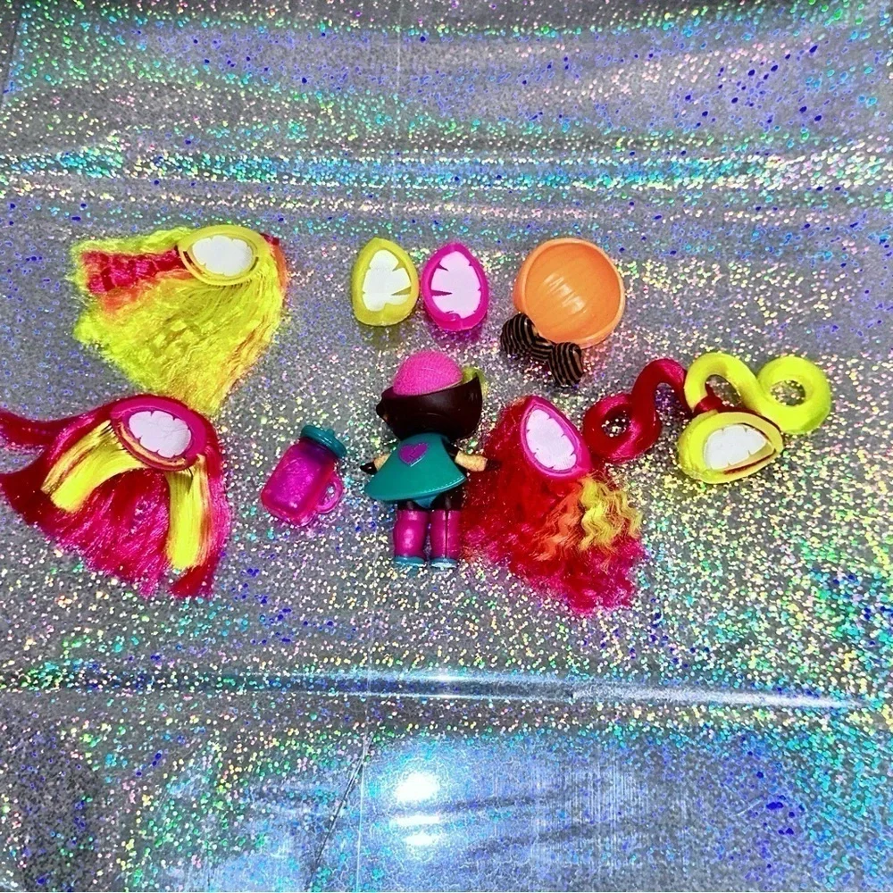L.O.L. SURPRISE! Hairvibes Glow Grrrl Doll Outfit/Wigs/Cape/Belt/Shoes/Bottle